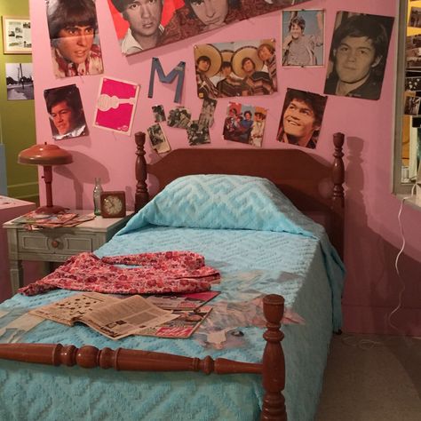 Teen girls bedroom 1960s @ museumsatstonybrook # PineStPicker 80s Teen Bedroom, 1960s Room, 1980s Bedroom, 1960s Bedroom, 90s Room Aesthetic, 2000s Bedroom, 60s Bedroom, 80s Bedroom Ideas, 70s Bedroom