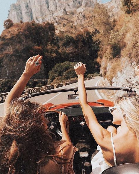 roadtrip through Europe with the top down, best friend by your side, and the wind in your hair Foto Tips, Bff Pictures, Best Friend Goals, Insta Inspo, Friend Photoshoot, Best Friend Pictures, Friend Photos, Friends Photography, Friend Pictures