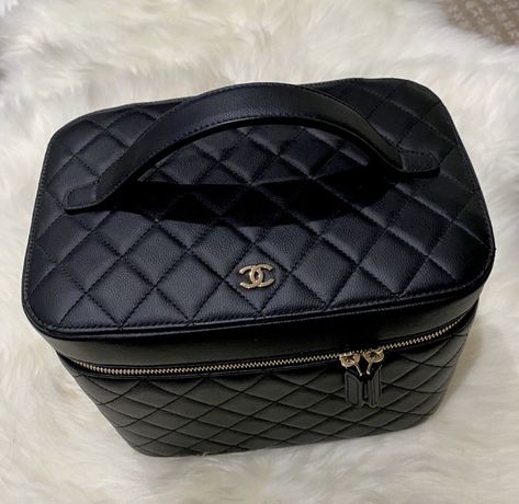 Designer Toiletry Bag, Channel Makeup Bag, Makeup Bag Chanel, Makeup Bag Luxury, Chanel Make Up Bag, Luxury Makeup Bag, Chanel Makeup Aesthetic, Chanel Cosmetic Bag, Chanel Makeup Bag