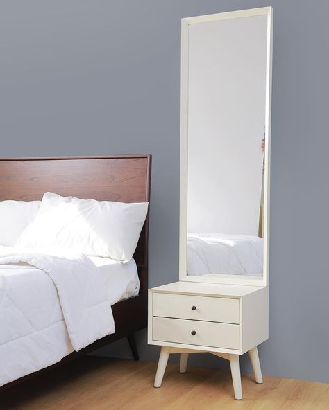 Meja Kamar Tidur Minimalis Tempat Rias Modern Dressing Table Mirror Design, Bathroom Furniture Modern, Dressing Table Design, Wardrobe Interior Design, Simple Furniture, Trendy Bedroom, Bedroom Mirror, Mirrored Furniture, Home Design Plans