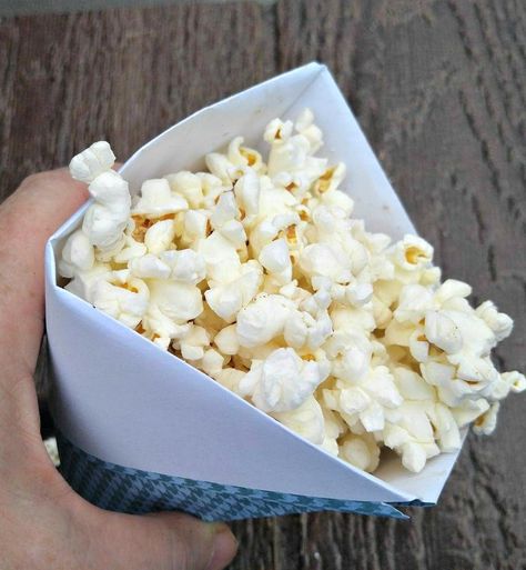 paper cone with popcorn Popcorn Cones Diy, Popcorn Ice Cream Cones, Snacks In Paper Cones, Diy Paper Cones For Food, Paper Bag Popcorn Microwave, Popcorn Cones, Popcorn Holder, Snack Holder, Treat Cones