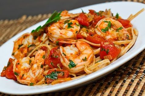 Shrimp Linguine in a Tomato and White Wine Sauce Shrimp Marinara, Pasta And Shrimp, White Wine Sauce Recipes, Seafood Linguine, Pasta With Shrimp, Shrimp Linguine, Resep Pasta, Recipes Shrimp, Restaurant Copycat