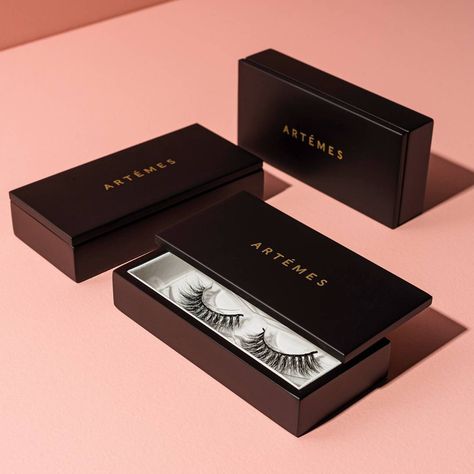 Selling Eyelashes Business, Beauty Packaging Design Luxury, Cosmetic Product Shoot, Eyelash Product Photography, Lashes Packaging Ideas, Lash Packaging Ideas, Lash Photoshoot, Lashes Photography, Lash Photography