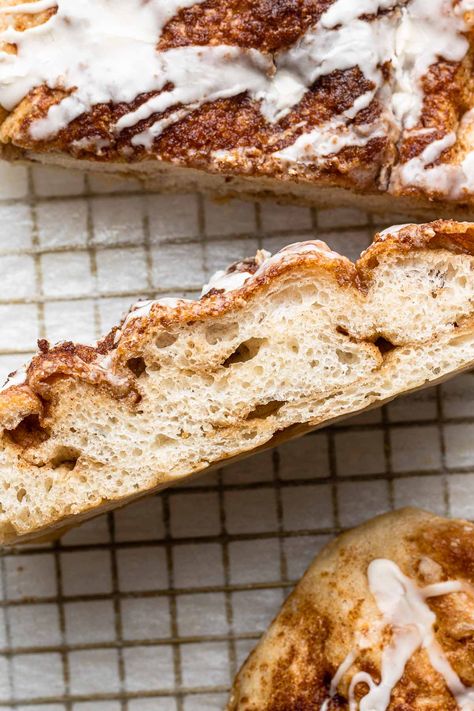 Cinnamon Sugar Focaccia Bread, Cinnamon Roll Facoccia, Cinnamon Roll Foccia Bread, Cinnamon Bun Focaccia, Breakfast Focaccia Bread, Sourdough Cinnamon Roll Focaccia Recipe, Cinnamon Focaccia Bread, Cinnamon Roll Focaccia Sourdough, Sourdough Cinnamon Focaccia