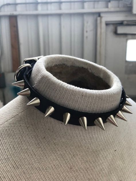 Gothic / punk spiked choker with lotsa cone spikes Spiked Choker, Nickel Plating, Gothic Punk, Black Choker, Choker Collar, Brass Buckle, Choker Necklaces, Grunge Fashion, Adidas Yeezy Boost