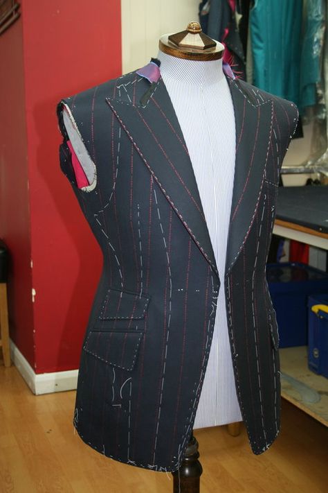 Maurice Sedwell at 80: London Craft Week — Maurice Sedwell Gents Coat, Mens Tailoring, Tailor Studio, Mens Jacket Pattern, Bespoke Jacket, Mens Suit Style, Types Of Suits, Blazer Outfits Men, Tailoring Details