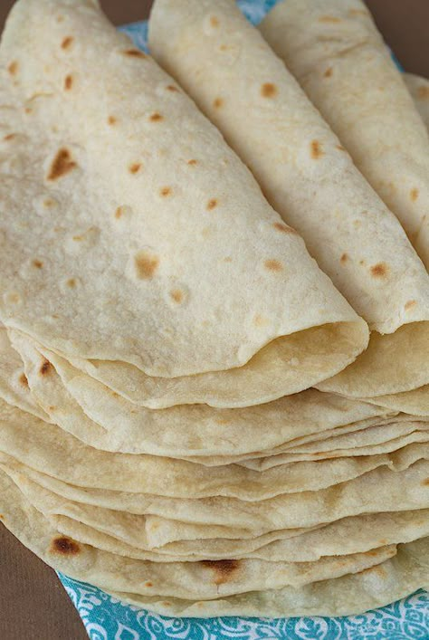 Homemade Flour Tortillas, so easy, SO good! Pane Pita, Recetas Salvadorenas, Homemade Flour, Pizza Roll, Homemade Flour Tortillas, Flour Tortilla, Tortilla Recipe, Homemade Tortillas, Mexican Foods