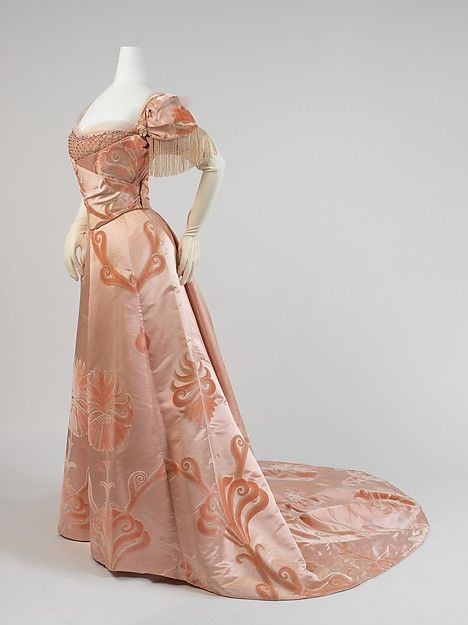 Evening dress House of Worth (French, 1858–1956) Designer: Jean-Philippe Worth (French, 1856–1926) Date: 1898–1900 Culture: French Medium: silk, glass Dimensions: Length (a): 17 in. (43.2 cm) Length at CF (b): 41 1/2 in. (105.4 cm) Credit Line: Gift of Miss Eva Drexel Dahlgren, 1976 1900s Dress, Gaun Abad Pertengahan, House Of Worth, 1890s Fashion, 파티 드레스, 19th Century Fashion, Designer Evening Dresses, Old Dresses, Antique Dress