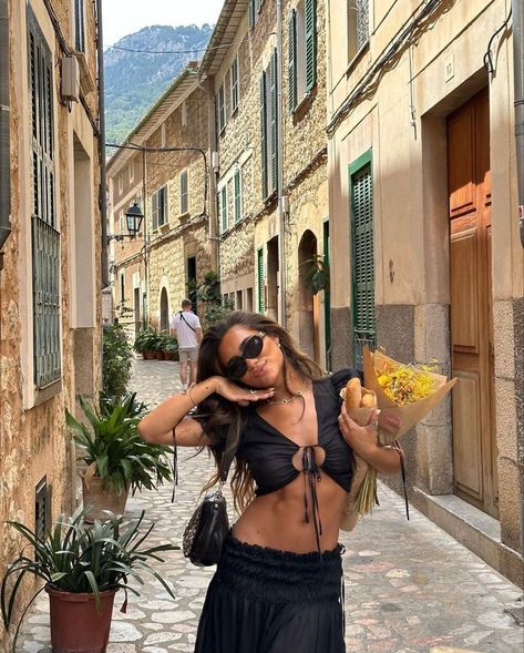 Summer Vacay Outfits, Summer Fits Aesthetic, Printed Blouses, Cute Vacation Outfits, European Summer Outfits, Fits Aesthetic, Vacay Outfits, Italy Outfits, Going Viral