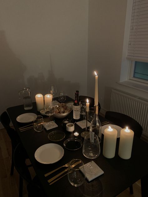 Candle Lit Dinner At Home For Two, Dinner Asthetic Picture, Black Birthday Dinner, Dinner Table For Two, Dinner Table Aesthetic, Romantic Dinner At Home, Candle Lit Dinner, Dining Room Glam, Couples Dinner