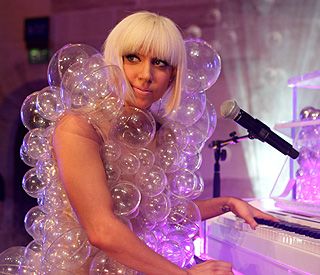 Gaga's bubble suit Bubble Costume, Bubble Outfit, Lady Gaga Outfits, Lady Gaga The Fame, Lady Gaga Fashion, Bubble Clothes, Hussein Chalayan, Plastic Dress, Diy Kostüm