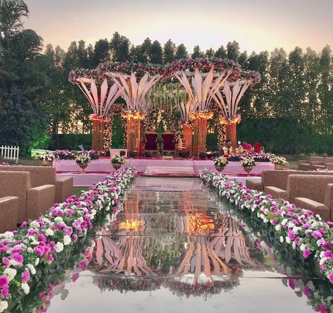 Vidhi Mandap Indian Weddings, Sid Kiara, Vidhi Mandap, Mandap Ideas, Couple Entry, Mirror Entry, Shaadi Decor, Mandap Decoration, Haldi Decoration