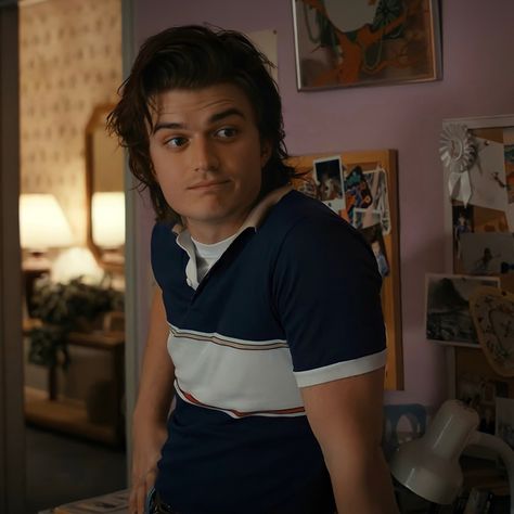 Steve Harrington Cute, Steve Harrington Season 3, Steve Harrington Season One, Steve Harrington Pictures, Steve Harrington Aesthetic Icon, Steve Harrington Season 4, Steve Harrington Icons, Steve Stranger Things, Stranger Things Joe Keery