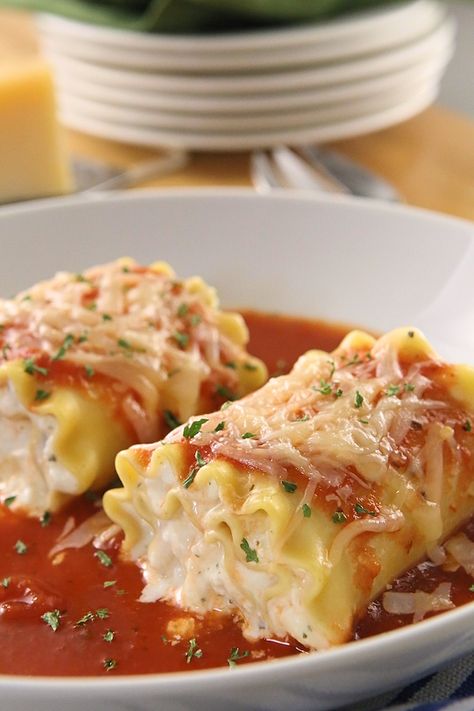 Make-ahead_lasagna_roll-ups_ Make Ahead Lasagna, Lasagne Roll Ups, How To Cook Lasagna, Classic Lasagna Recipe, Lasagna Roll Ups, How To Make Lasagna, Freezer Friendly Meals, Easy Lasagna Recipe, Lasagna Roll