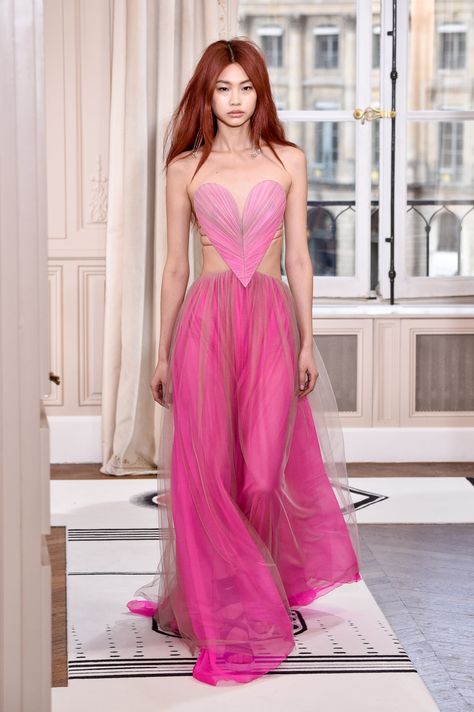 HoYeon Jung at the Schiaparelli Show During Paris Fashion Week in 2019 Hoyeon Jung, Collection Couture, Paris Couture, Fashion Week 2018, Couture Wedding Gowns, Pink Gowns, Fashion Marketing, Couture Week, Heart Dress