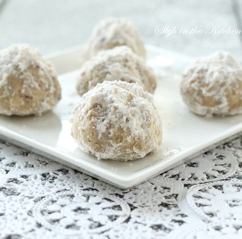 Snowball Christmas Cookies, Perfect Christmas Dessert, Pecan Snowballs, Pecan Snowball Cookies, Christmas Cookie Recipes Holiday, Snowball Cookies, Christmas Cookie Exchange, Cranberry Cookies, Pecan Cookies