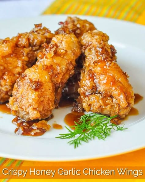 Crispy Honey Garlic Chicken, Sticky Finger, Fried Wings, Honey Garlic Chicken Wings, Garlic Chicken Wings, Crispy Wings, Diy Easy Recipes, Rock Recipes, Honey Garlic Sauce