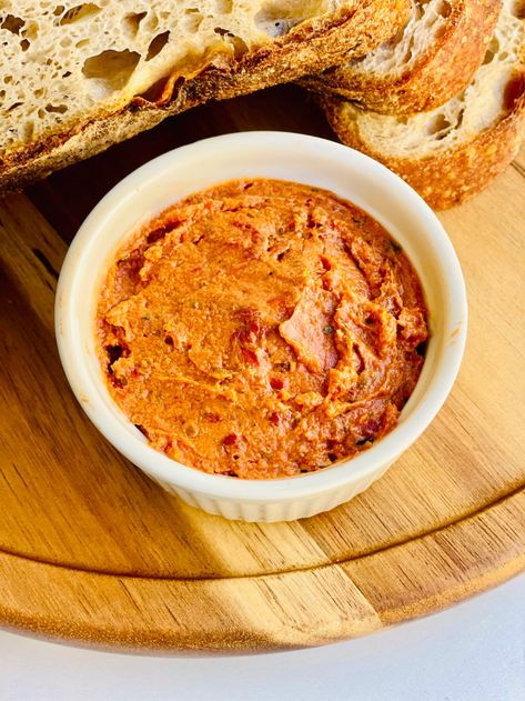 Sundried Tomato Spread, Sundried Tomato Recipes, Tomato Spread, Sundried Tomato Dip, Tomato Snacks, Sundried Tomato Pesto, Tomato Butter, Verde Recipe, Salad Dressing Recipes Homemade