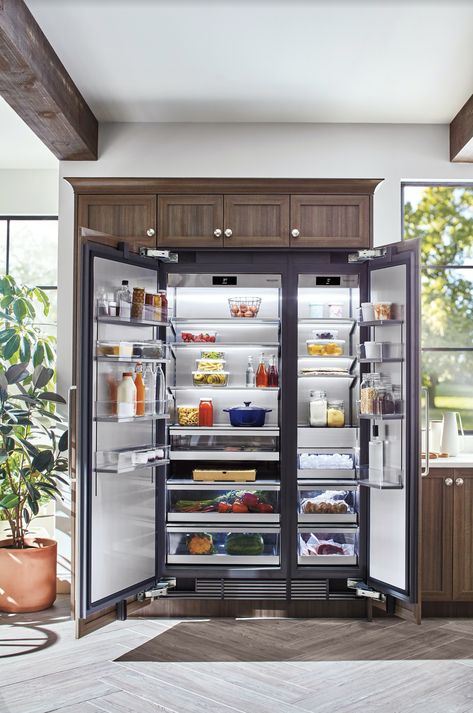 Precise temperatures, purposeful design, and an ingenious 5-mode convertible middle drawer make our built-in French Door Refrigerator the perfect way to maintain the freshness and integrity of everything you put in it. Available panel-ready or in stainless steel. Signature Kitchen Suite, Integrated Refrigerator, Column Refrigerator, Timeless Kitchen Design, Kitchen Suite, Luxury Appliances, Dream Kitchens Design, Integrated Fridge, Luxe Interiors