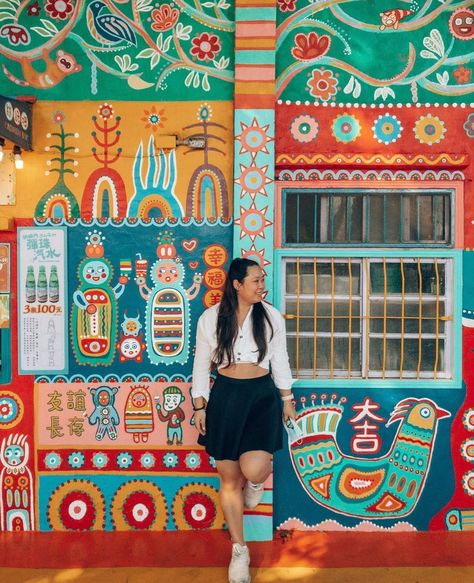 Rainbow Village Taiwan, Taiwan Outfit, Travel Poses, Taipei Travel, Travel Photo Ideas, Places I Wanna Visit, Taichung Taiwan, Travel Photography Ideas, Travel Pose