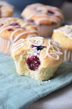 Jam Stuffed Muffins | Breakfast Recipe | Muffin Recipes | Jam Muffins Remodelaholic.com Stuffed Muffins, Jam Muffins, Muffins Breakfast, Berry Muffins, Cranberry Bread, Sweet Muffin, Filled Muffins, Homemade Muffins, Breakfast Muffins