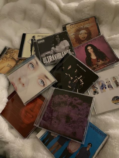 cds, music, albums, mazzy star, fiona apple, weezer, the cranberries, lauryn hill, ms.lauryn hill, lana del rey, fleetwood ma, ultaviolence, vinyl, vinyl room, room ideas Albums Vinyl, Mazzy Star Room, Fiona Apple Nails, Music Vibes, Fall Albums, Vinyls Aesthetic, Cds Aesthetic, Lana Vinyl, Lizzy Mcalpine Vinyl