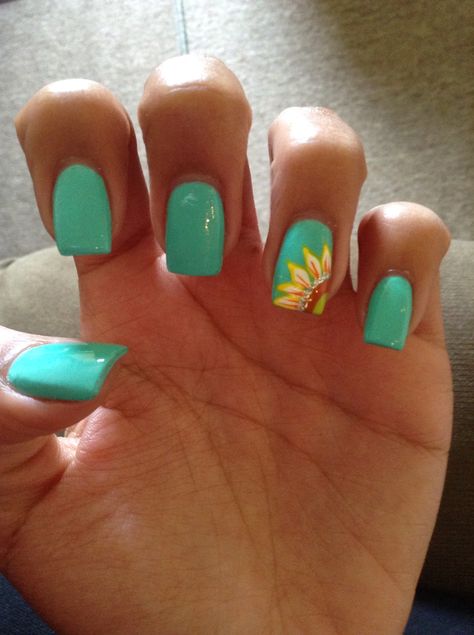 Sunflower nails Sunflower Nail Designs, Beach Nail Designs, Pedi Ideas, Sunflower Nails, Spring Nail Designs, Her Nails, Seasonal Nails, Nail Stuff, Animal Nails