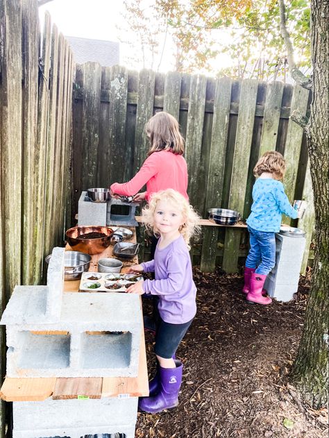 Cinder Block Mud Kitchen, Easy Mud Kitchen, Simple Mud Kitchen, Cedar Fencing, Mud Kitchen For Kids, Diy Kids Playground, Outdoor Kids Play Area, Outdoor Play Space, Kids Play Spaces