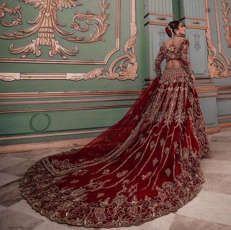 Desi Wedding Red Dress, Extravagant Indian Wedding Dress, Red And Gold Wedding Dress Pakistani, Luxury Indian Wedding Dress, Dark Red Pakistani Bridal Dress, Bridal Lehenga With Train, Red And Gold Indian Wedding Dress, South Asian Wedding Dress Red, Asian Wedding Dress Red