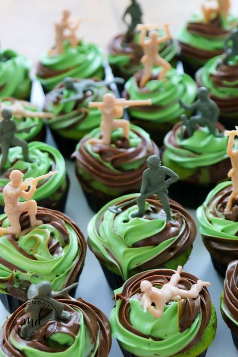 Call of Duty Cupcakes and Birthday Party Ideas, 6 Call of Duty Party games, plus party favor ideas to keep your COD birthday party a ton of fun Call Of Duty Cupcakes, Army Cupcakes, Army Birthday Cakes, Army Themed Birthday, Camo Birthday Party, Army Cake, Army Birthday Parties, Army Birthday, Camo Party