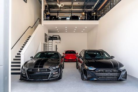 Extra House Space Ideas, Luxury Car Garage Design Dream Houses, Garage Condominium, Garage House Interior, Luxury Car Garage Design, Rich Garage, Garage House Ideas, House Garage Ideas, Dream Garage Luxury