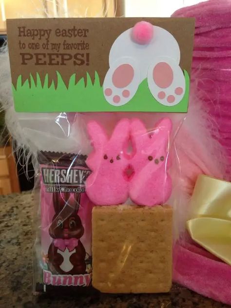 Easter Gifts For Coworkers, Easter Classroom Treats, Diy Easter Treats, Desserts Easter, Easter Goodie Bags, Class Treats, Easter Classroom, Easter Treat Bags, Easter Gift Bags