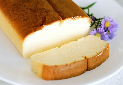 Japanese Cheesecake - looks like spongecake, tastes like cheesecake.  This one goes in the 'to do' file. Cheesecake Loaf, Japanese Cakes, Cheesecake Ingredients, Kek Lapis, Resipi Kek, Japanese Cheesecake, Mapo Tofu, 3 Eggs, A Piece Of Cake