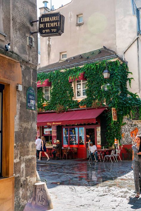 The Marais & Haut Marais - The animated and cosmopolitan area of Paris Clothes Stores, Marais Paris, Paris Dream, Paris Architecture, St. Croix, Public Garden, Chinese Restaurant, Vintage Clothes, Cosmopolitan