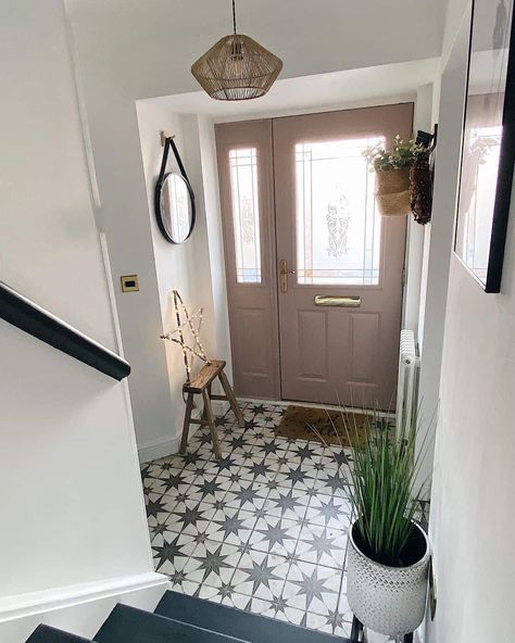 29 Floor Tiles Design Ideas to Finely Furnish Your Floors Floor Tiles Design Ideas, Entryway Tile Floor, Country Entryway, Vintage Farmhouse Bathroom, Limestone Floor Tiles, Floor Tiles Design, Entryway Tile, Hexagon Tile Floor, Entry Tile