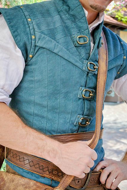 Flynn Rider, love his jacket-vest Ballet Cosplay, Flynn Rider Costume, Tangled Cosplay, Tangled Costume, Tangled Wedding, Rapunzel Cosplay, Lost Princess, Rapunzel Costume, Costumes Couples