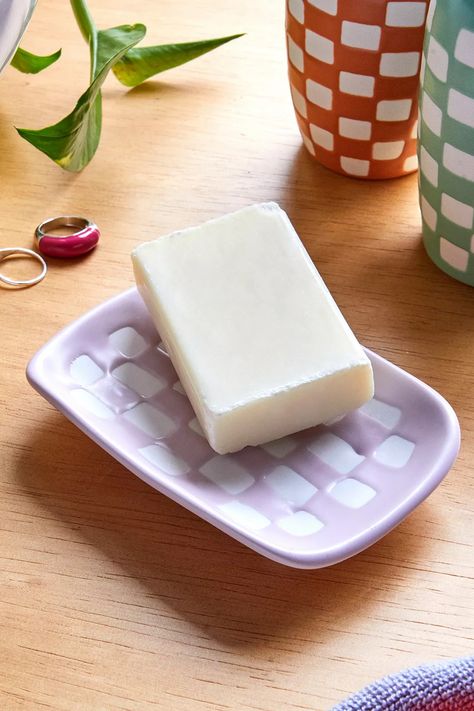 Add trending checkerboard motifs to your bathroom collection with this soap dish. Features a curved rectangular silhouette with little legs set underneath, the perfect storage spot for your favourite bar soap. Soap Dish Aesthetic, Soap Dish Ceramic, Soap Tray Ceramic, Pottery Soap Dishes, Ceramic Soap Dishes Handmade, Shower Routine, Bathroom Collections, Bar Soap, Dish Soap