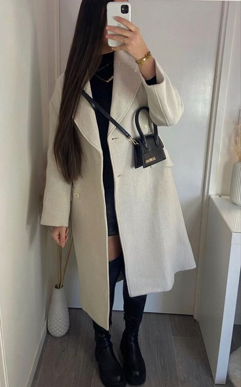 Long Coat With Boots Outfit, White Pea Coat Outfit, Long Beige Coat Outfit Winter, Trenchcoat And Dress Outfit, White Coat Outfit Casual, Fall Outfits Basic, Beige Mantel Outfit, Dress And Coat Outfit, Final Exam Outfit