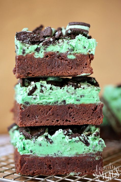 Mint Chocolate Brownies - Family Fresh Meals Recipe Mint Chocolate Brownies, Mint Desserts, Chocolate Chip Brownies, Mint Oreo, Fresh Meals, Family Fresh Meals, Oreo Brownies, Mint Chocolate Chip, Wedding Cake Recipe