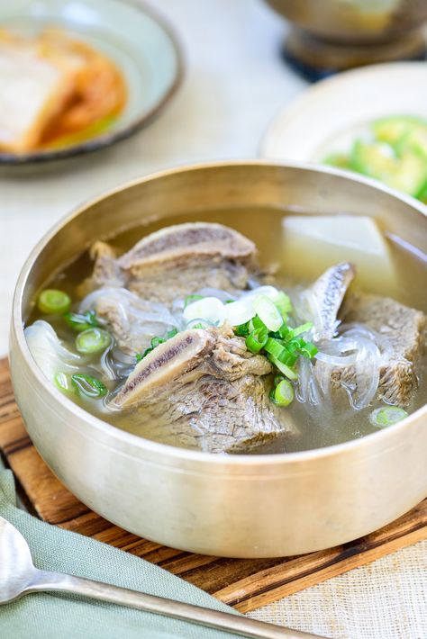 Korean Beef Soup, Short Rib Soup, Korean Soup Recipes, Korean Beef Short Ribs, Soup Korean, Healthy Korean Recipes, Ribs Soup, Beef Short Ribs Recipe, Rib Soup