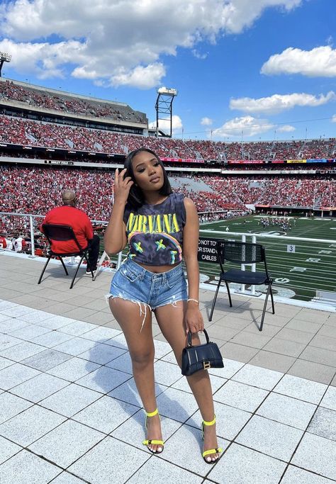 Outfits For Black Women, Tailgate Outfits, Outfit Ideas For Black Women, Tailgate Outfit, Effortlessly Chic Outfits, Cute Simple Outfits, Cute Summer Outfits, Summer Fashion Outfits