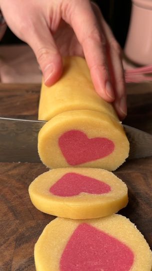 Slice And Bake Heart Cookies, Bolo Drip Cake, Slice And Bake Cookies, Crowded Kitchen, Homemade Cookbook, Sweet Dishes Recipes, Quick Recipes Snacks, Cute Baking, Bake Cookies