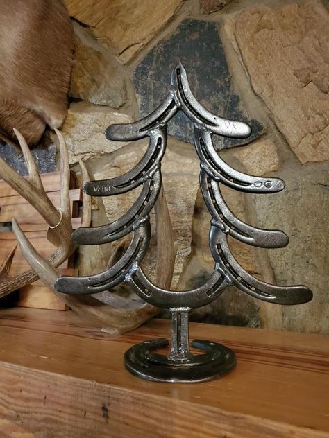 Make your home both rustic and seasonal this Christmas with this handmade horseshoe tree! Also makes a great gift for friends or family. Horseshoe Diy Projects, Horse Shoe Christmas Ornaments, Horse Shoe Christmas Tree, Welding Projects Christmas, Horse Show Welding Projects, Christmas Welding Projects Gift Ideas, Horse Shoe Welding Art Ideas, Horseshoe Christmas Decorations, Horseshoe Welding Ideas