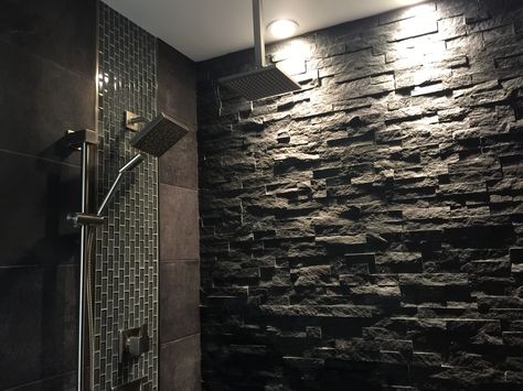 Slate Bathroom Wall, Dark Slate Tile Bathroom, Slate Shower Ideas, Rock Shower Ideas, Slate Bathroom Tile, Photo Rain, Slate Bathroom, Slate Shower, Rock Shower