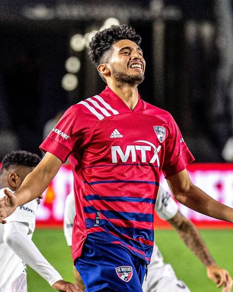 18-year-old hit 13 goals and assisted three times for FC Dallas this season ✨ Fc Dallas, Fifa, Dallas, Mls, The Year, Sports Jersey, Soccer, Football, Adidas