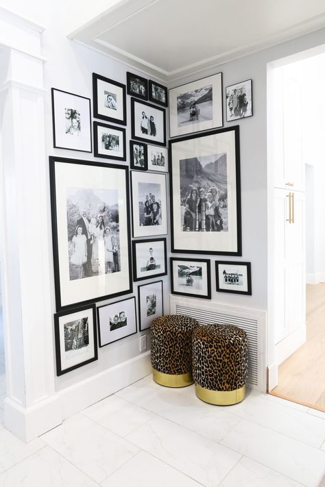 Tips and Trick: Hanging Frames Corner Gallery Wall, Picture Wall Living Room, Gallery Wall Layout, Photo Wall Decor, Photo Wall Gallery, Gallery Wall Inspiration, Gallery Wall Living Room, Hal Decor, Corner Decor