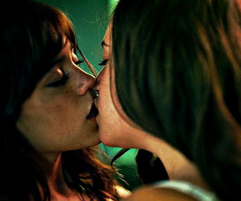 MILLER'S GIRL (2024) dir. Jade Bartlett Jenna Ortega Kiss, Millers Girl, Christian Gray Fifty Shades, Tongue Kissing, Kiss Gif, Woman Loving Woman, Crazy Women, Fifty Fifty, Icon Gif