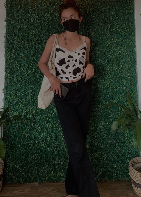 Cow print OOTD | Black and White Outfit Cow Print Shirt, Black Pants Outfit, Black And White Outfit, White Outfit, White Outfits, Cow Print, Print Shirt, Pants Outfit, Black Pants