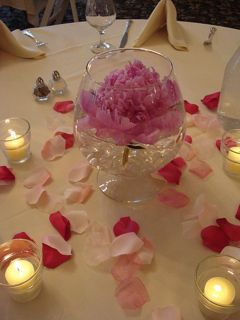 Centerpiece Peony Wedding Centerpieces, Centerpieces With Roses, Peonies Wedding Centerpieces, Pink Peony Wedding, Pink Flower Wedding, Top Types, Wedding Reception Centerpiece, Peonies Centerpiece, Pink Centerpieces