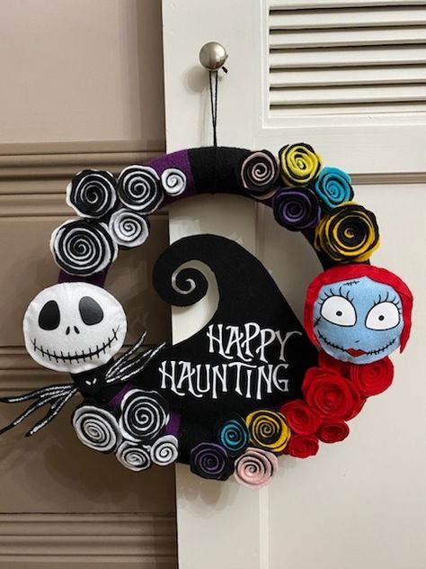 Different Faces Of Jack Skellington, Jack Wreath Halloween, Jack Skellington Garland, Nightmare Before Christmas Felt Ornament, Jack Skellington Wreath Diy, Navidad Jack Skellington, Jack Skellington Wreath, Porta Halloween, Nightmare Before Christmas Wreath